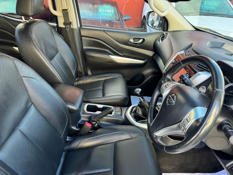 NISSAN NAVARA