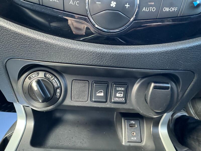 NISSAN NAVARA