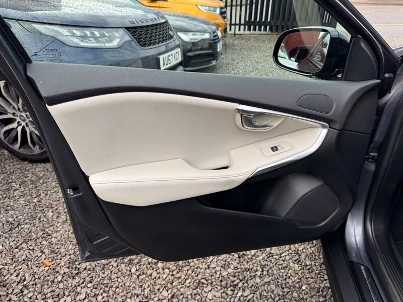 VOLVO V40 CROSS COUNTRY