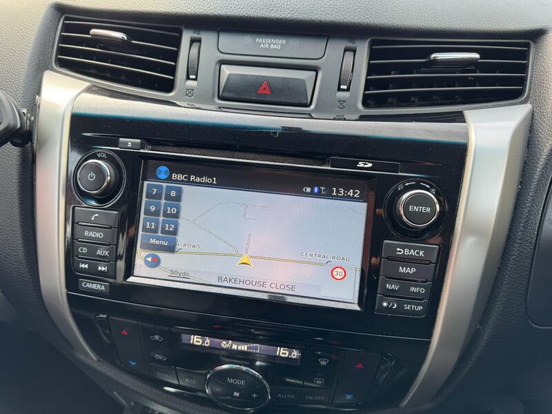 NISSAN NAVARA