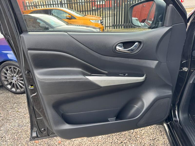 NISSAN NAVARA