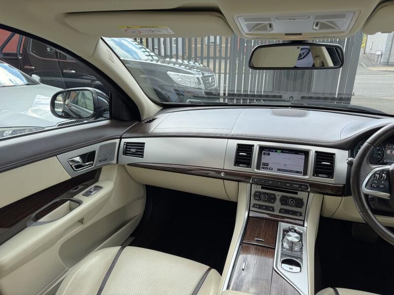 JAGUAR XF