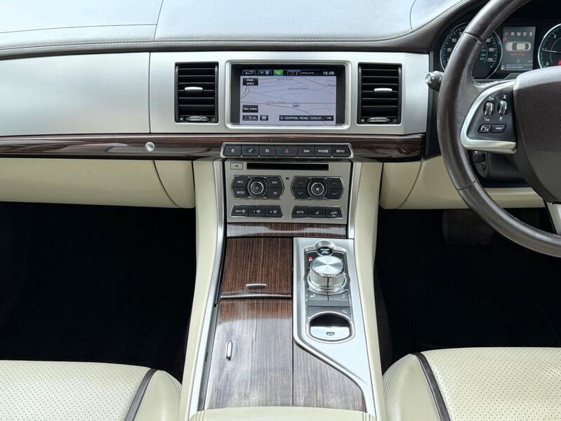 JAGUAR XF