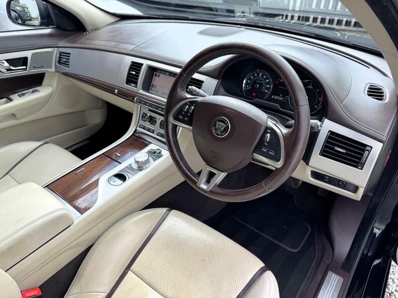 JAGUAR XF