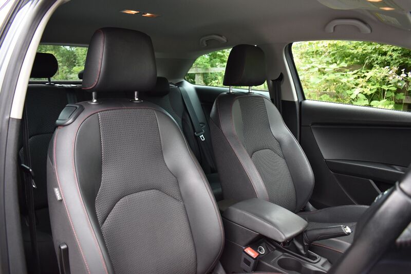 SEAT LEON