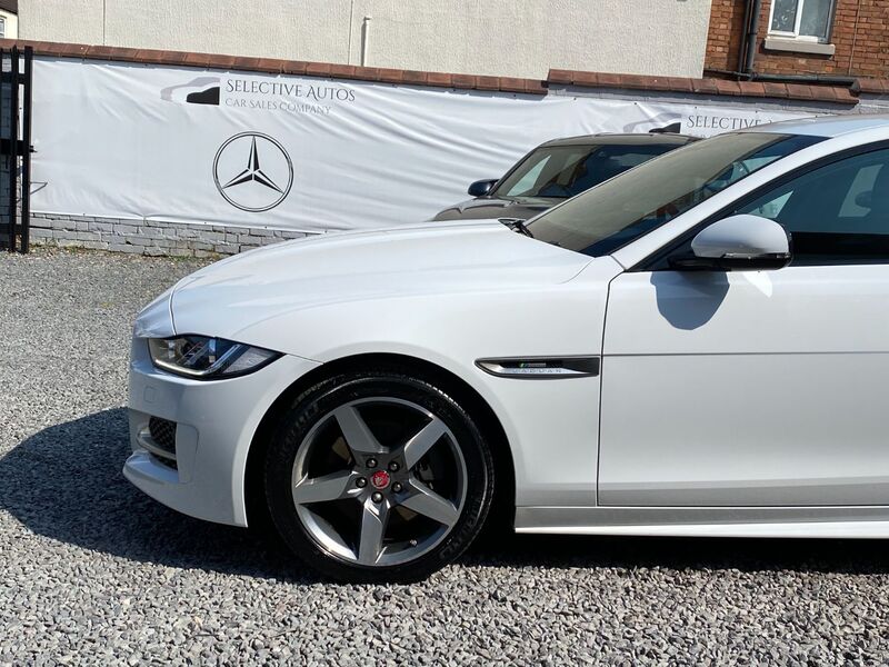 JAGUAR XE