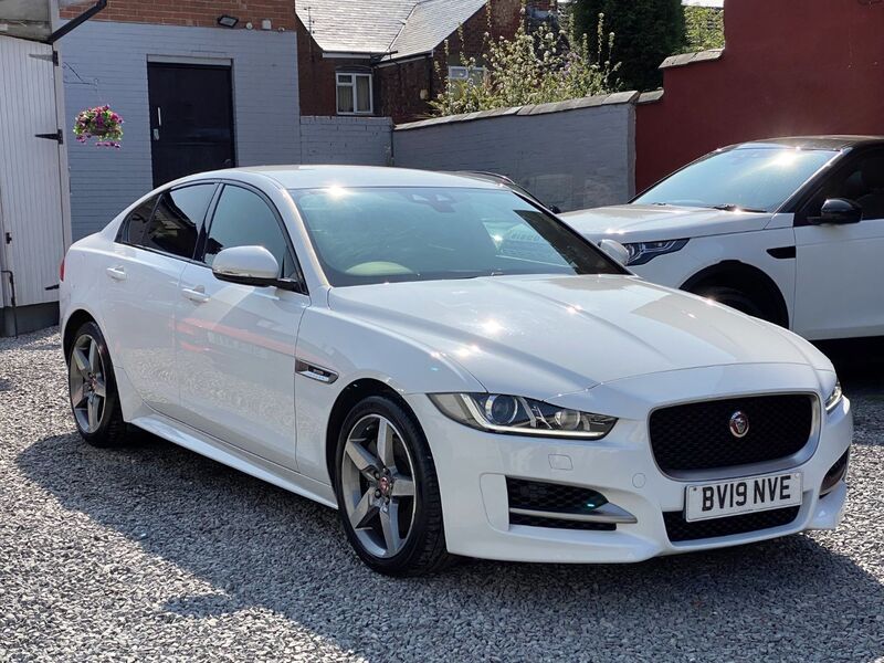 JAGUAR XE