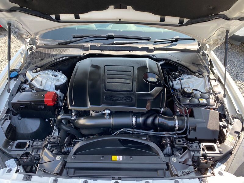 JAGUAR XE