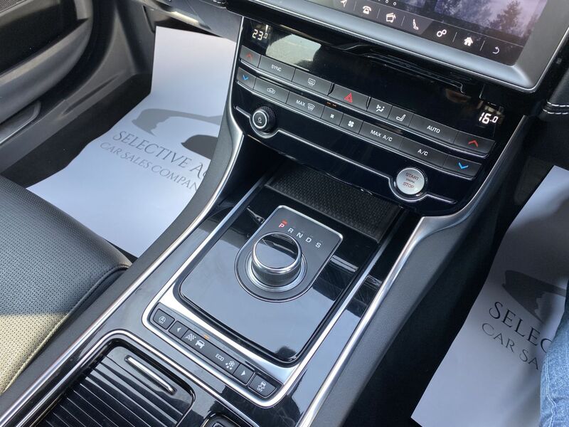 JAGUAR XE