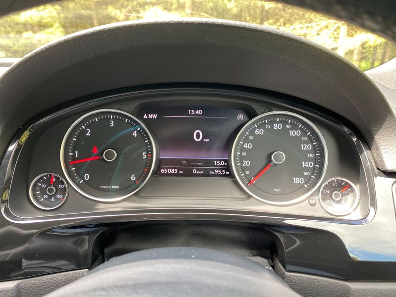 VOLKSWAGEN TOUAREG